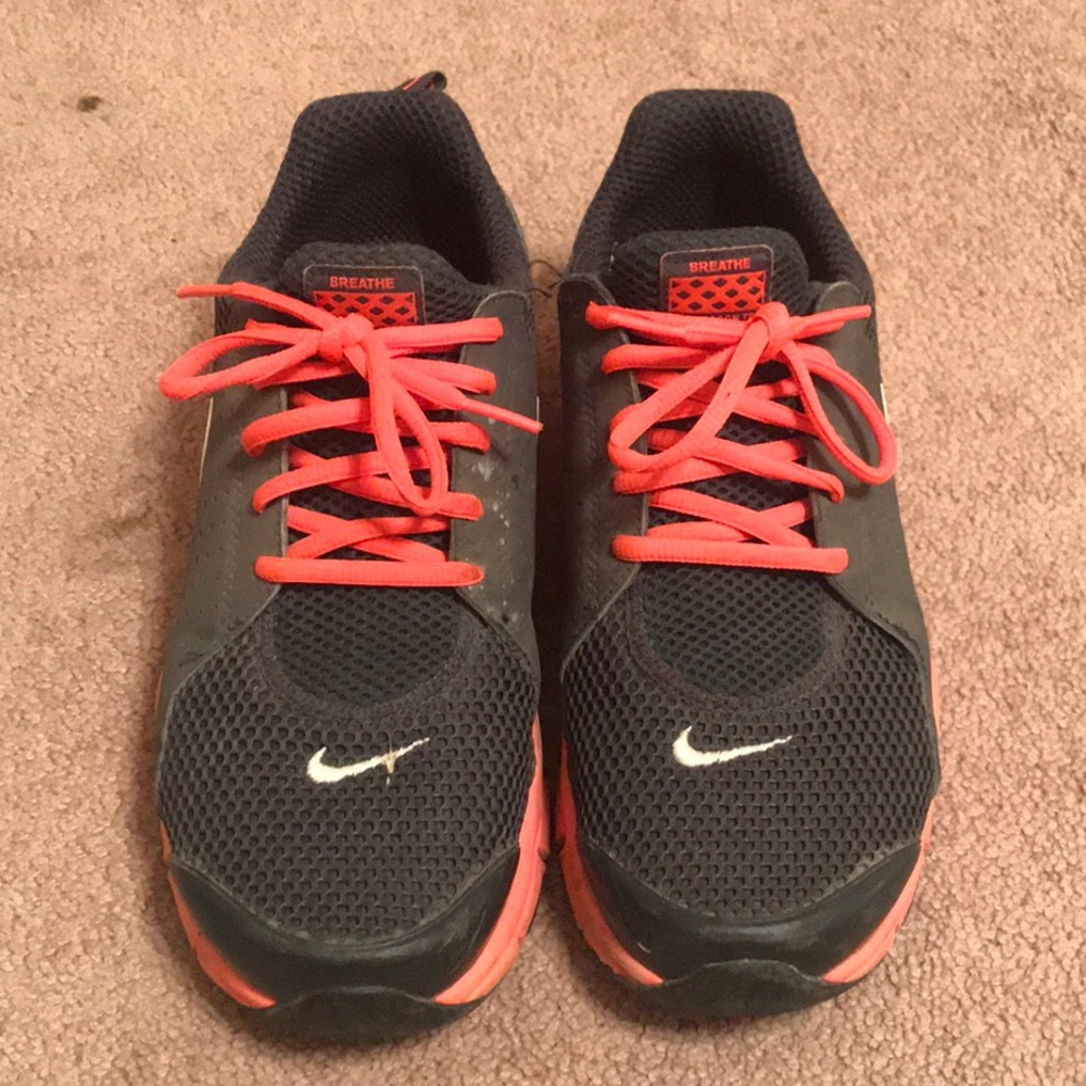 Women’s Nike Breathe In Season TR Size: 8.5